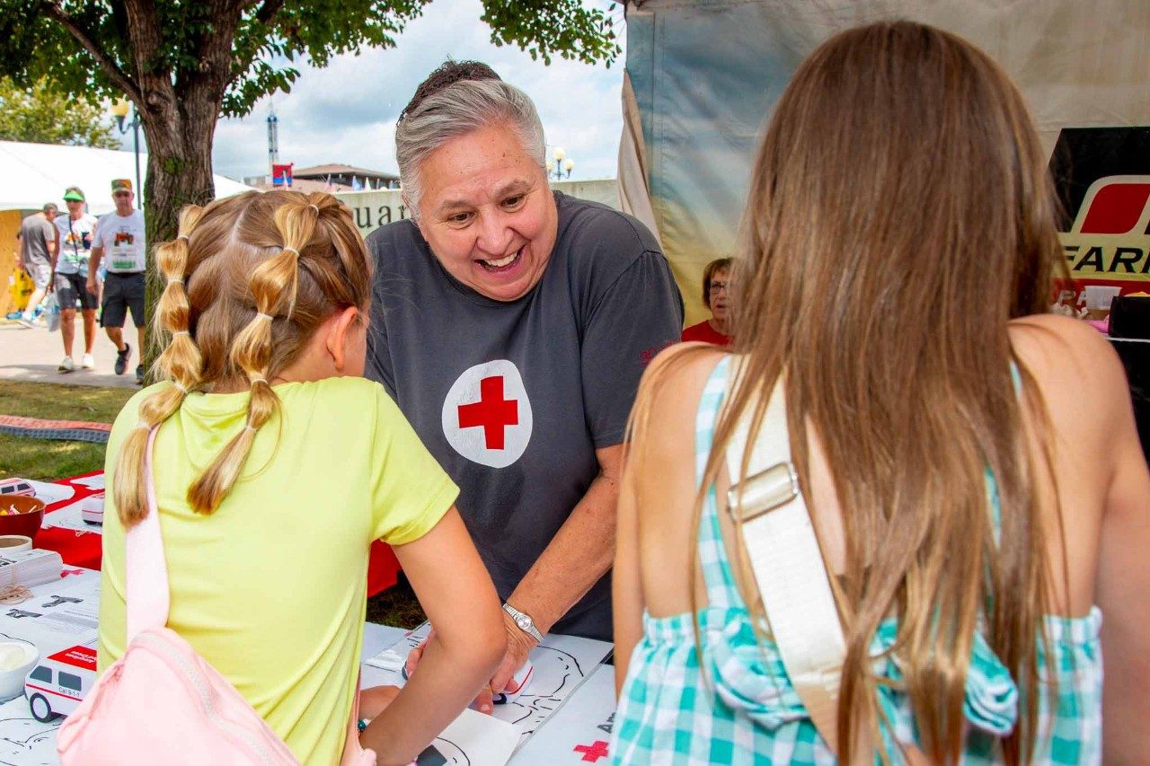 Volunteers teach CPR to Iowa State Fair attendees