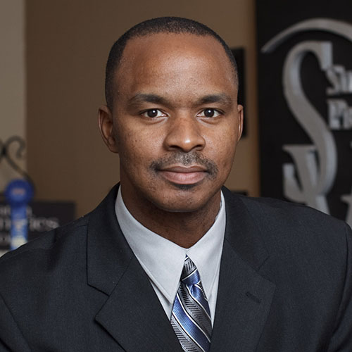 Niles Dillard headshot.