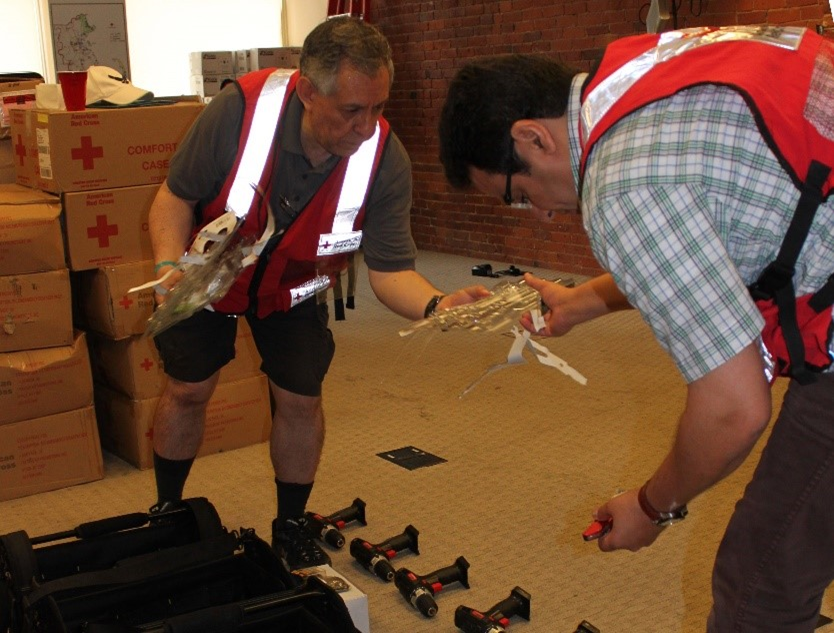 Red Cross volunteer Eduardo Sagarnaga with another volunteer doing volunteer work.