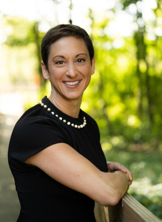  Rachel Lippoff smiling