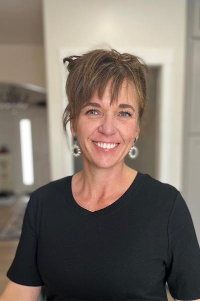 Jennifer Kuhn headshot