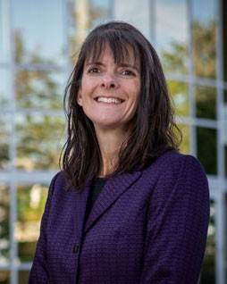 Betsy Mennell headshot