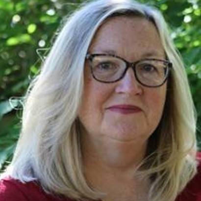 Headshot of Suzanne Garrett, member of Tiffany Circle National Council.