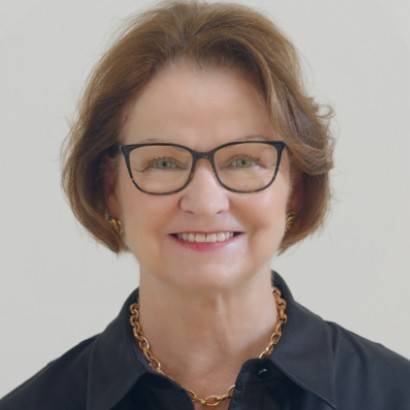 Headshot of Teresa Pollitt, member of the Tiffany Circle National Council.